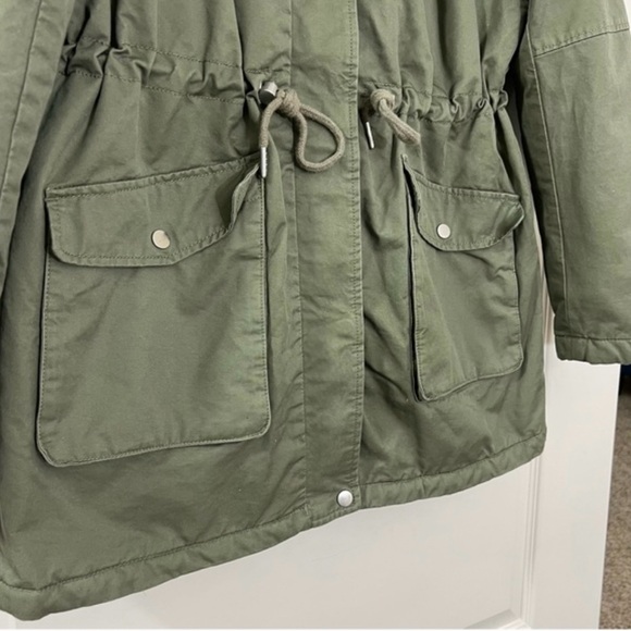 NWOT. H&M Lightweight winter coat . OLIVE / Size 0 - Picture 4 of 8